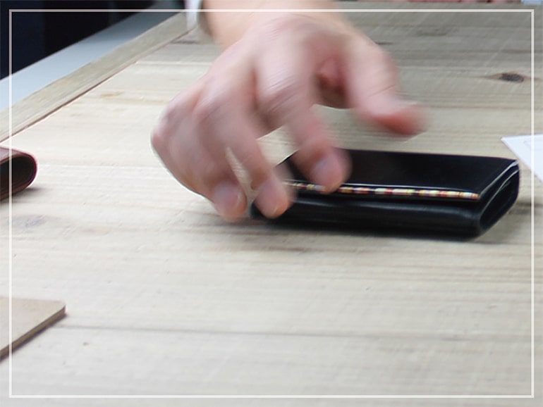 プレゼントするなら知っておきたい! 好印象を与える、パーソナルカラー別 メンズ名刺入れの選び方