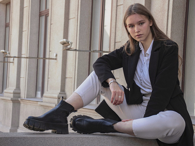 クリスマスに向け 顔映えパーソナルカラー別ニット