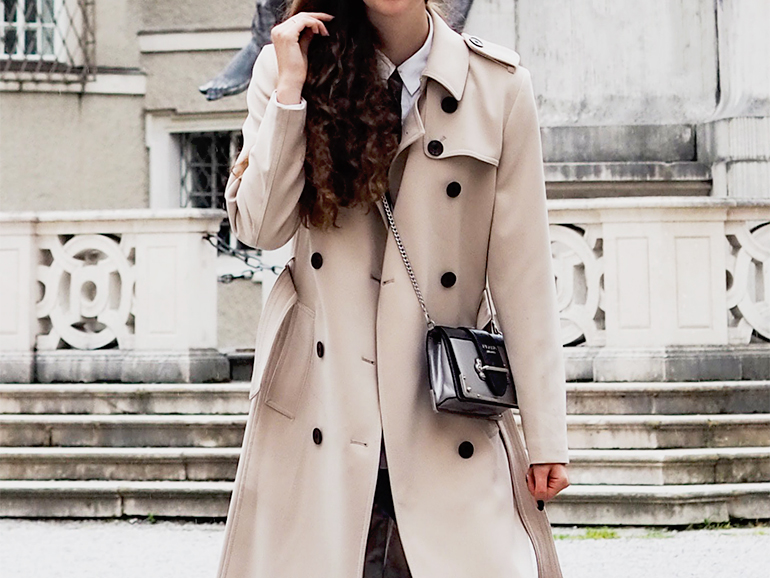 春の定番トレンチコートをパーソナルカラーで身につける