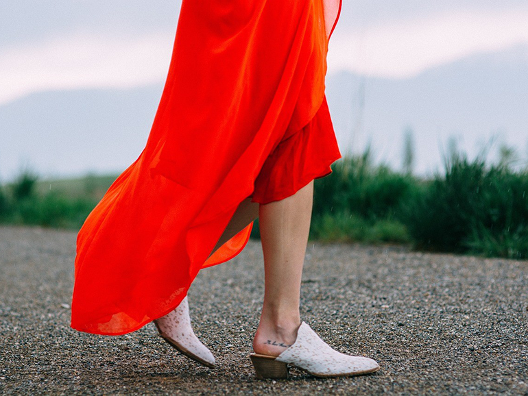 初夏に活躍！カラフルボトムスコーディネート