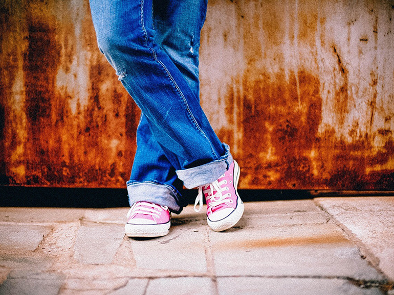 パーソナルカラーの夏小物でコーディネートをアップデート