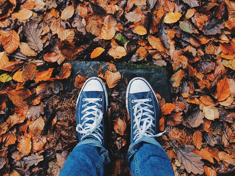 秋の足元はパーソナルカラーで楽しもう @メンズ編